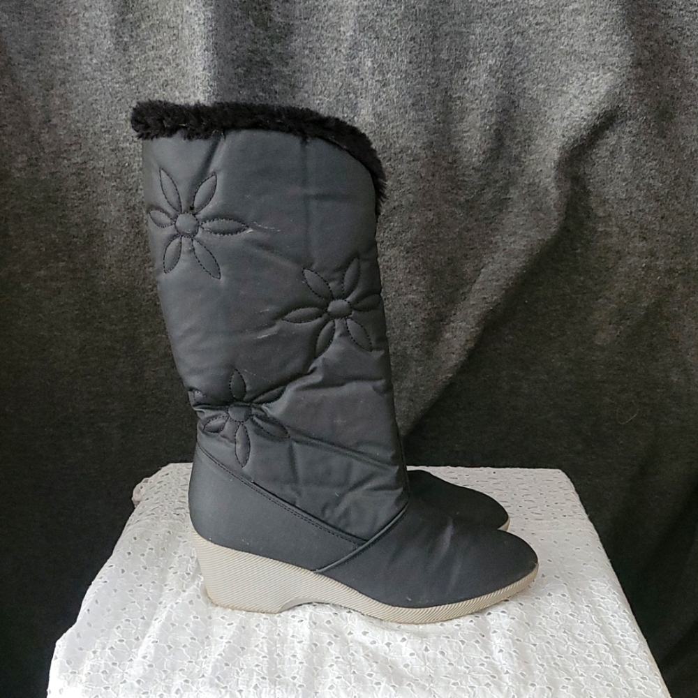 Wedge winter boots with faux fur